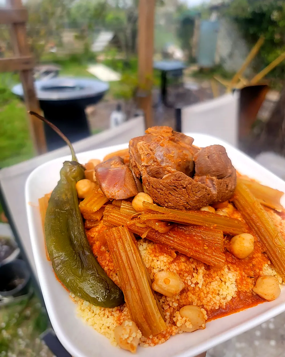 Couscous à l’agneau, cardons et piment vert